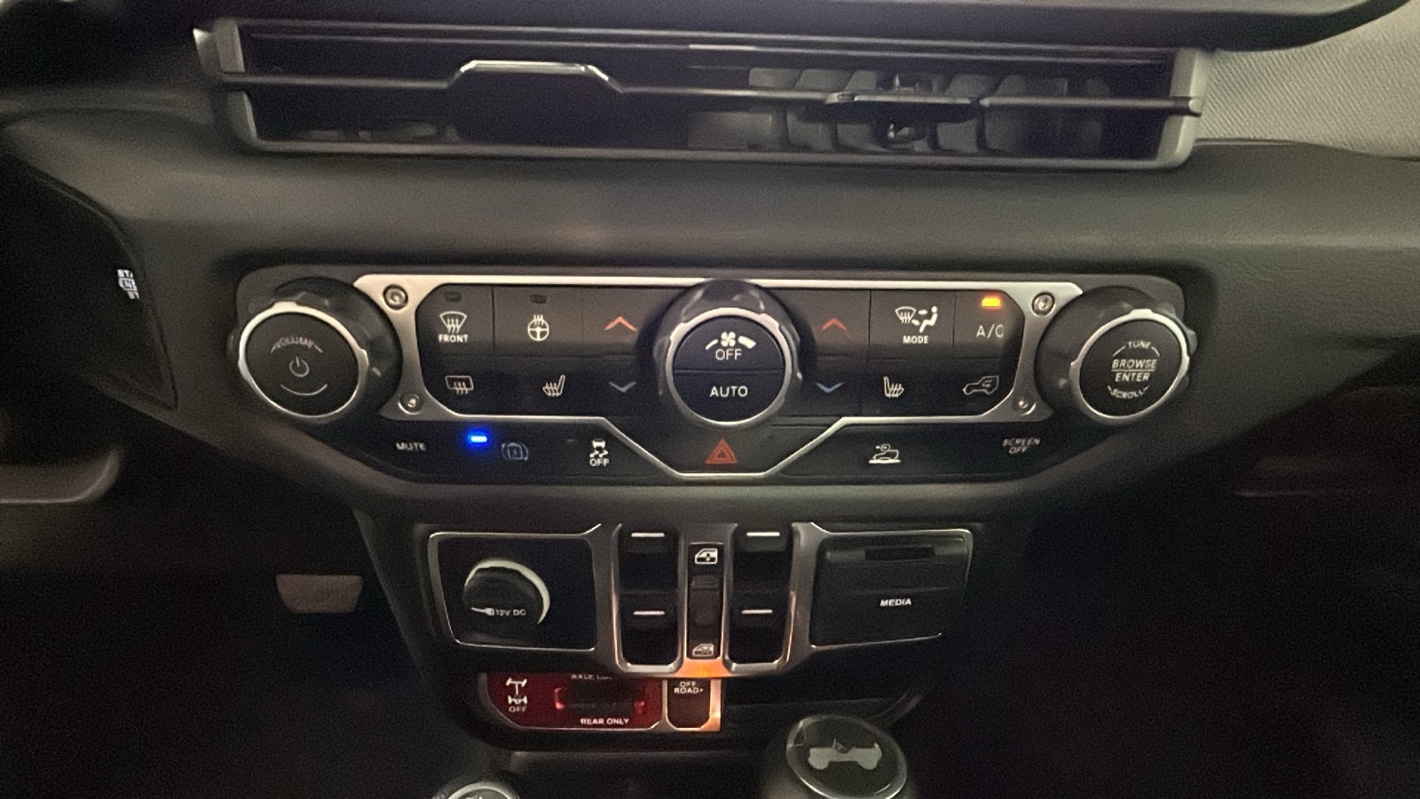 Used 2024 Jeep Wrangler Unlimited AWD/4WD image 26