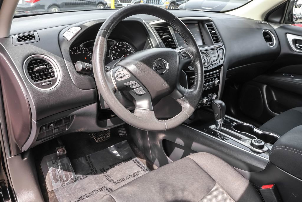 Used 2017 Nissan Pathfinder SV w/ SV Cold Weather Package image 5
