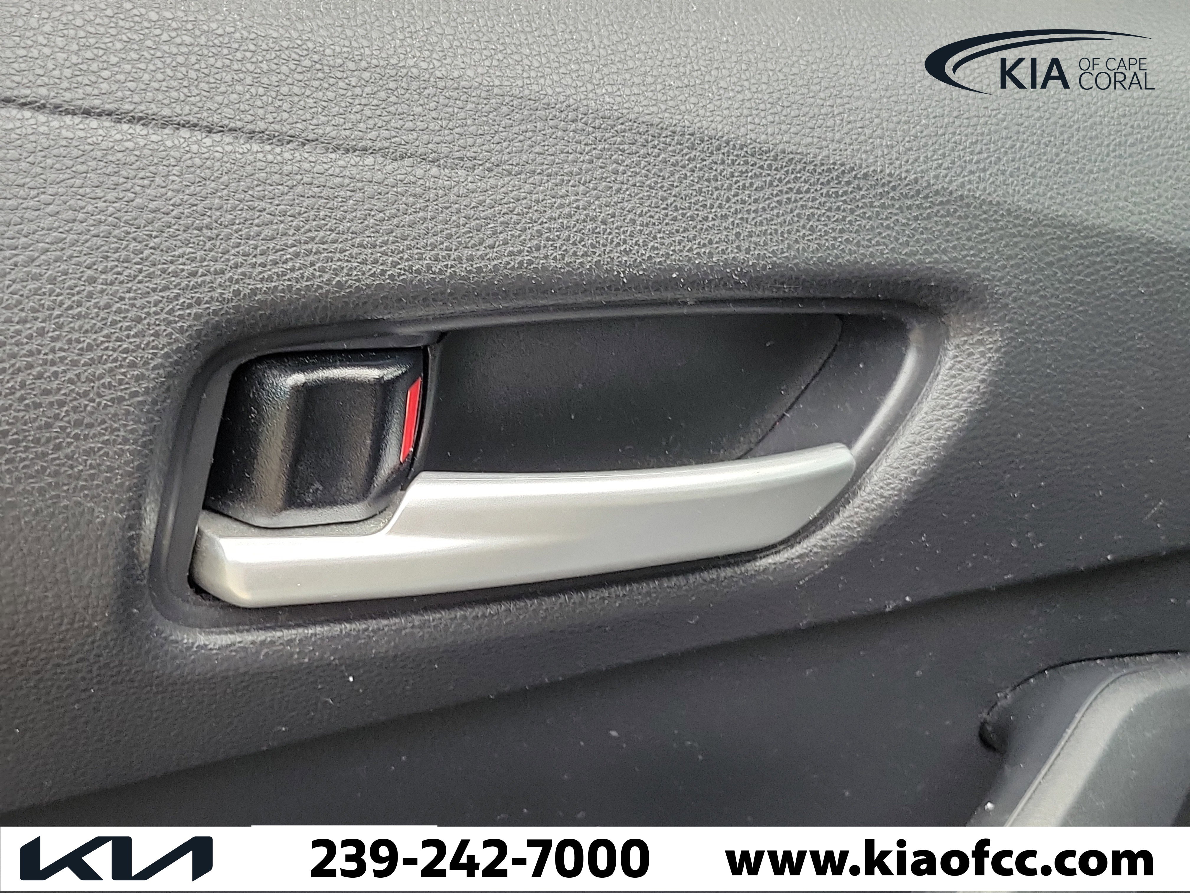 Used 2020 Toyota Corolla LE FWD image 14
