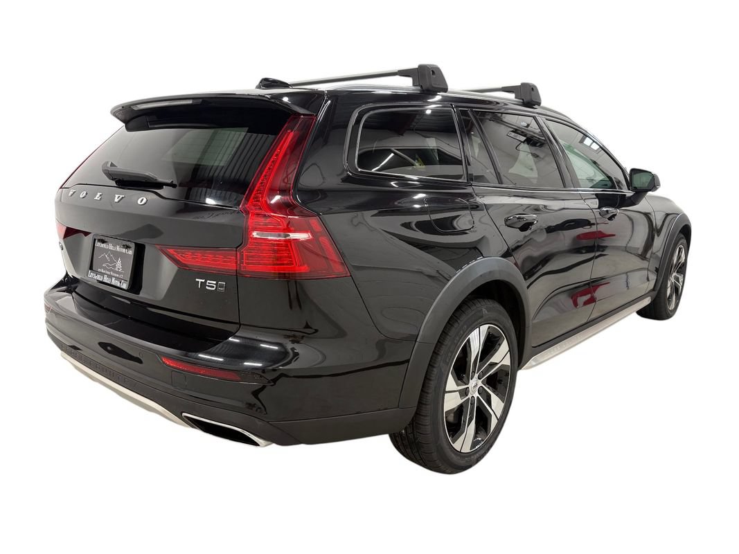 Used 2022 Volvo V60 T5 Cross Country w/ Lounge Package AWD/4WD image 4