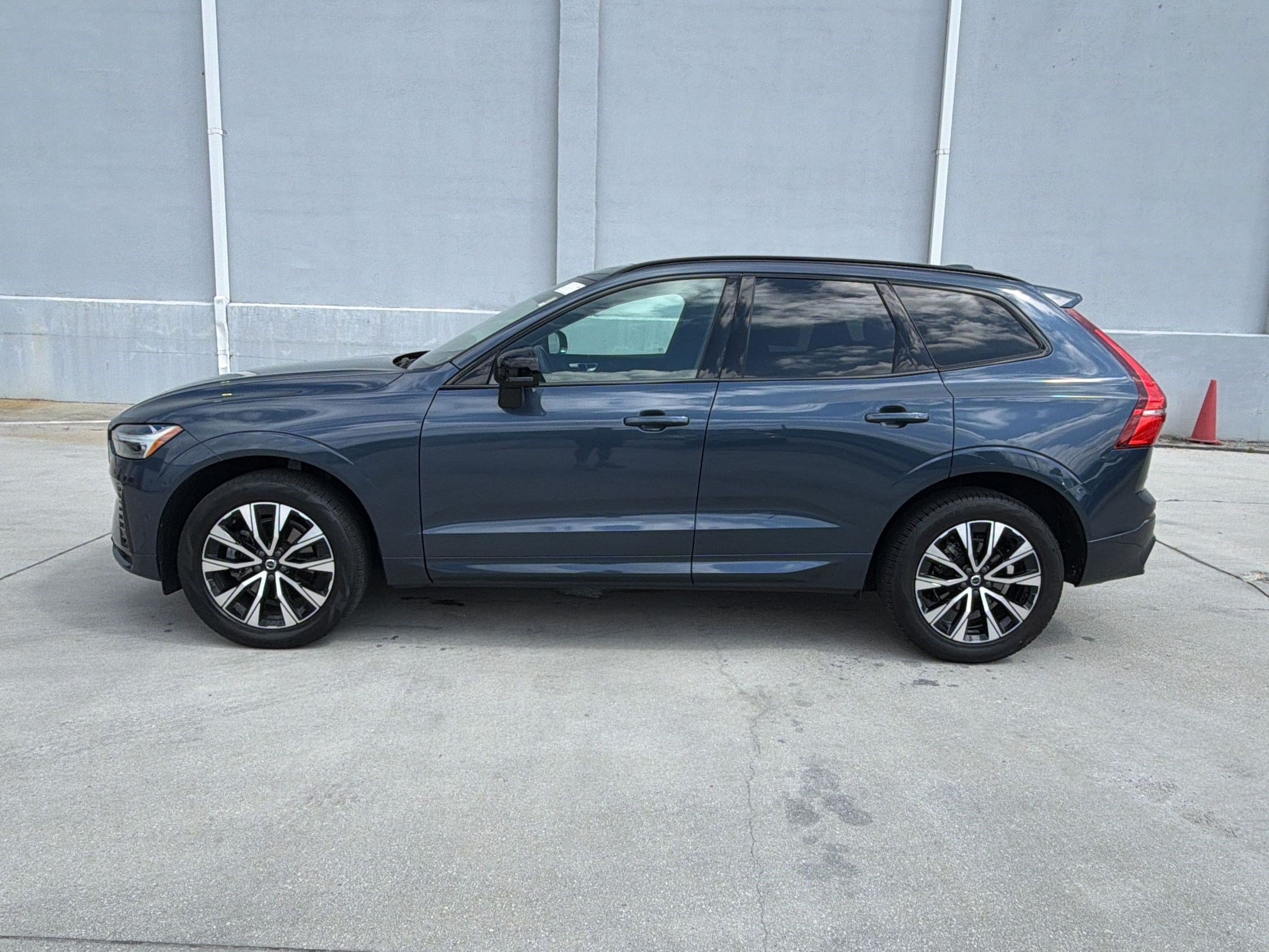Used 2024 Volvo XC60 B5 Plus w/ Protection Package Premier AWD/4WD video 2