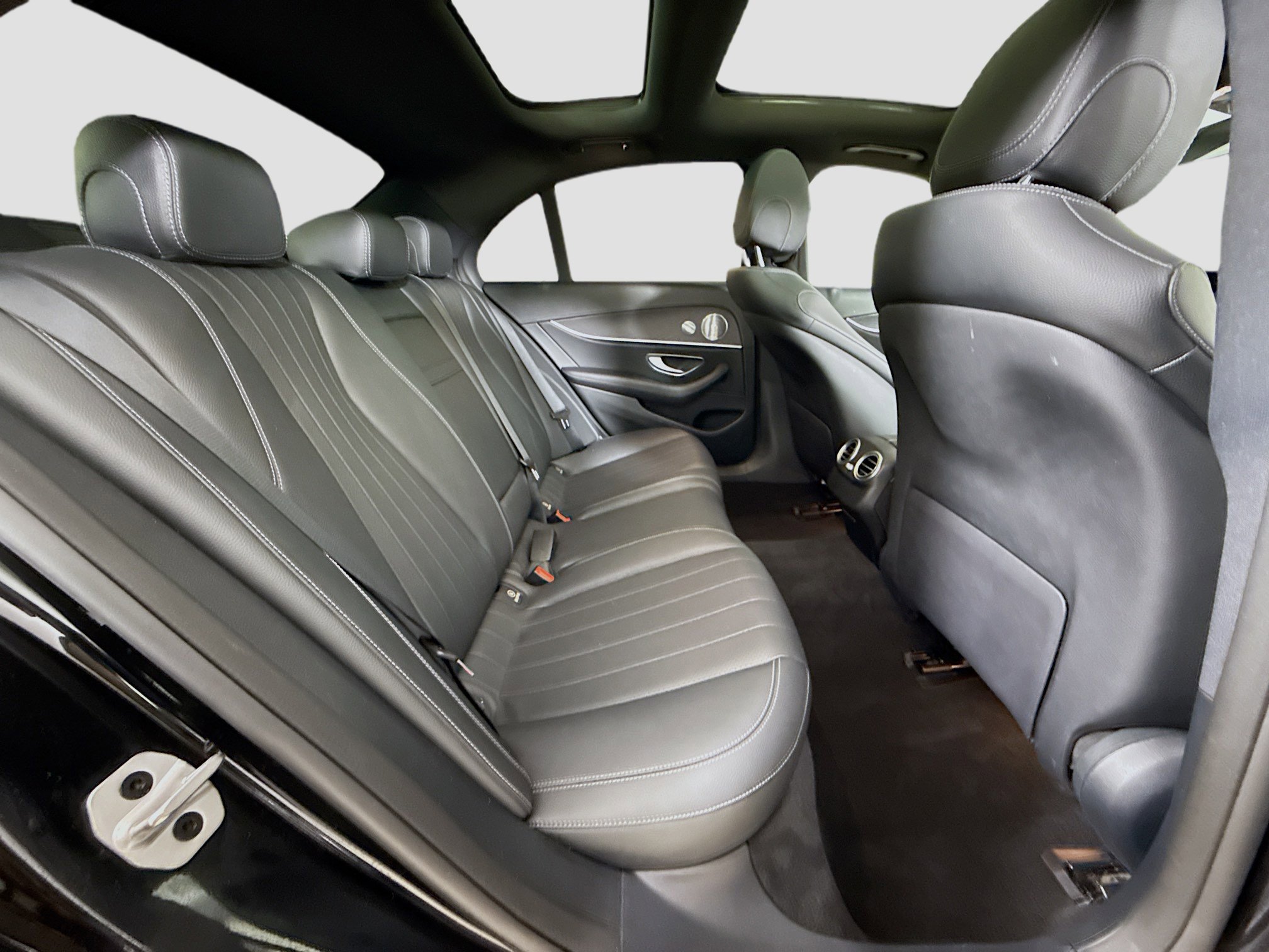 Used 2020 Mercedes-Benz E 450 4MATIC Sedan w/ Parking Assistance Package image 30