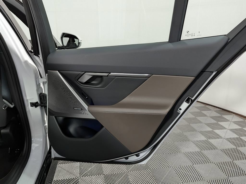 Used 2025 BMW i5 xDrive40 w/ M Sport Package AWD/4WD image 44