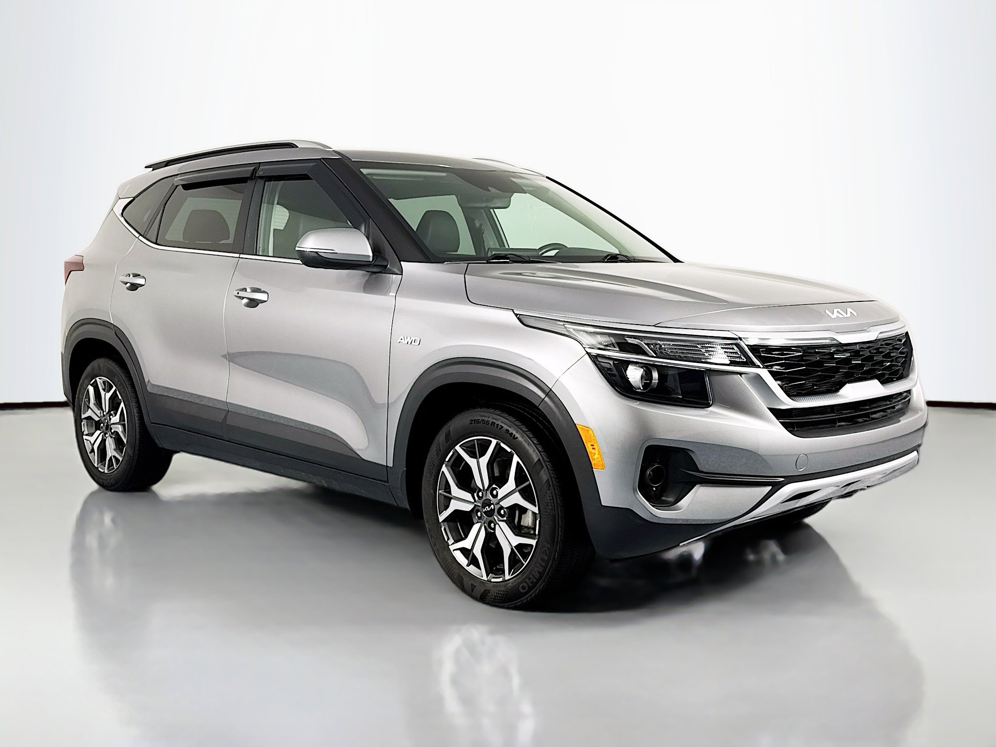 Used 2022 Kia Seltos EX image 3