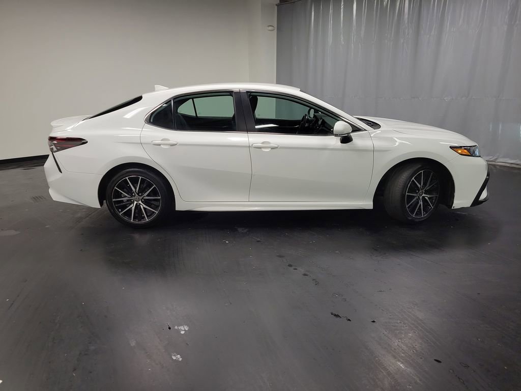 Used 2023 Toyota Camry SE FWD image 9