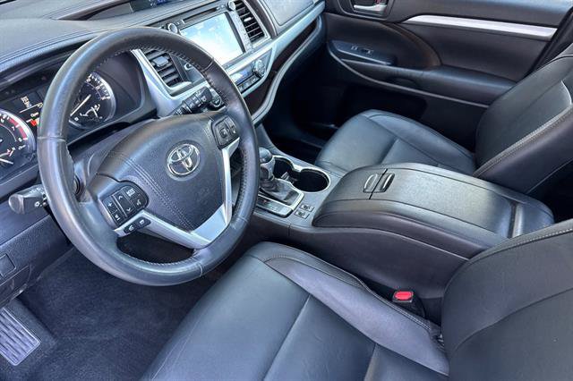 Used 2015 Toyota Highlander XLE FWD image 9