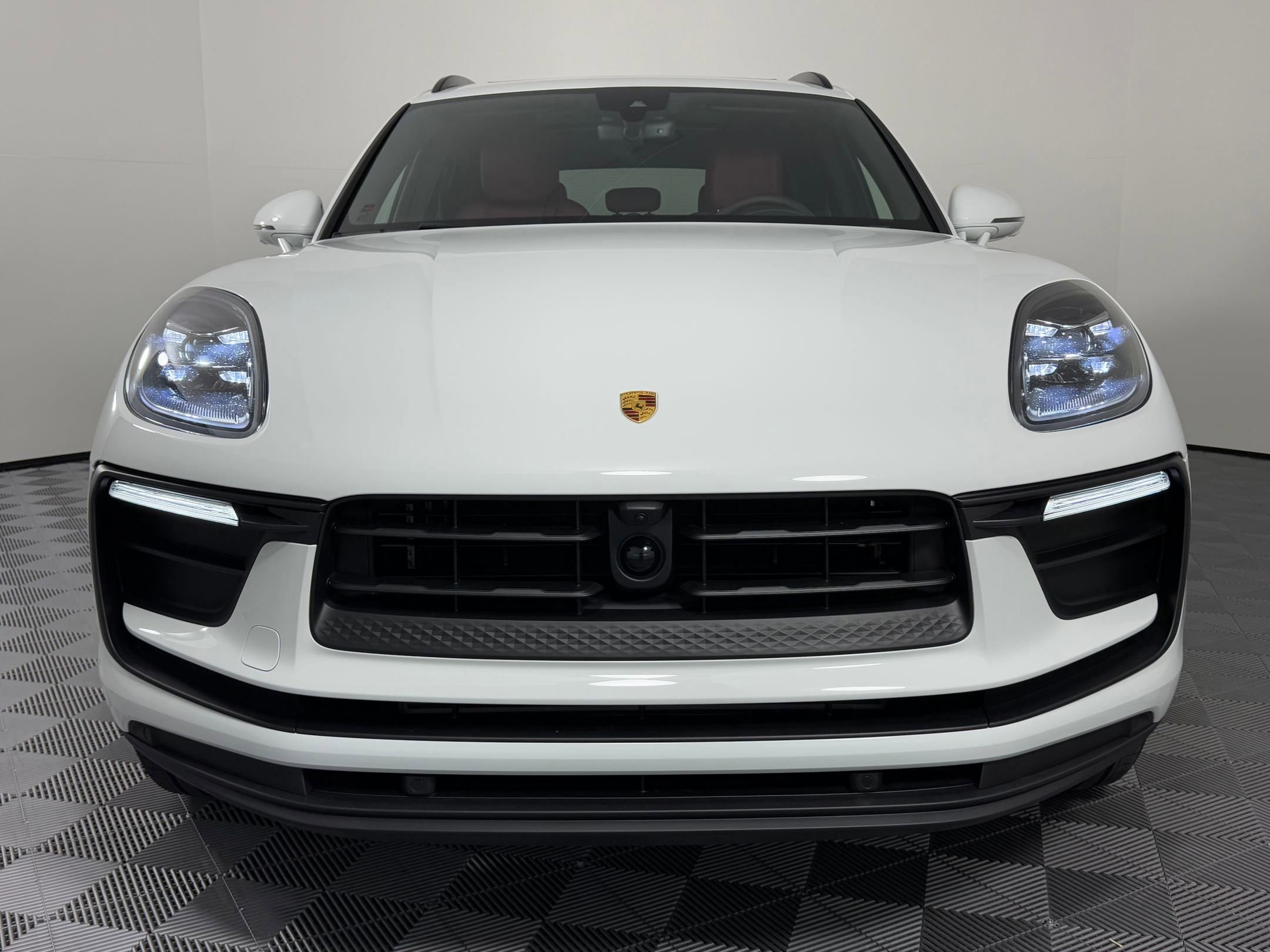 Certified 2026 Porsche Macan AWD/4WD image 6