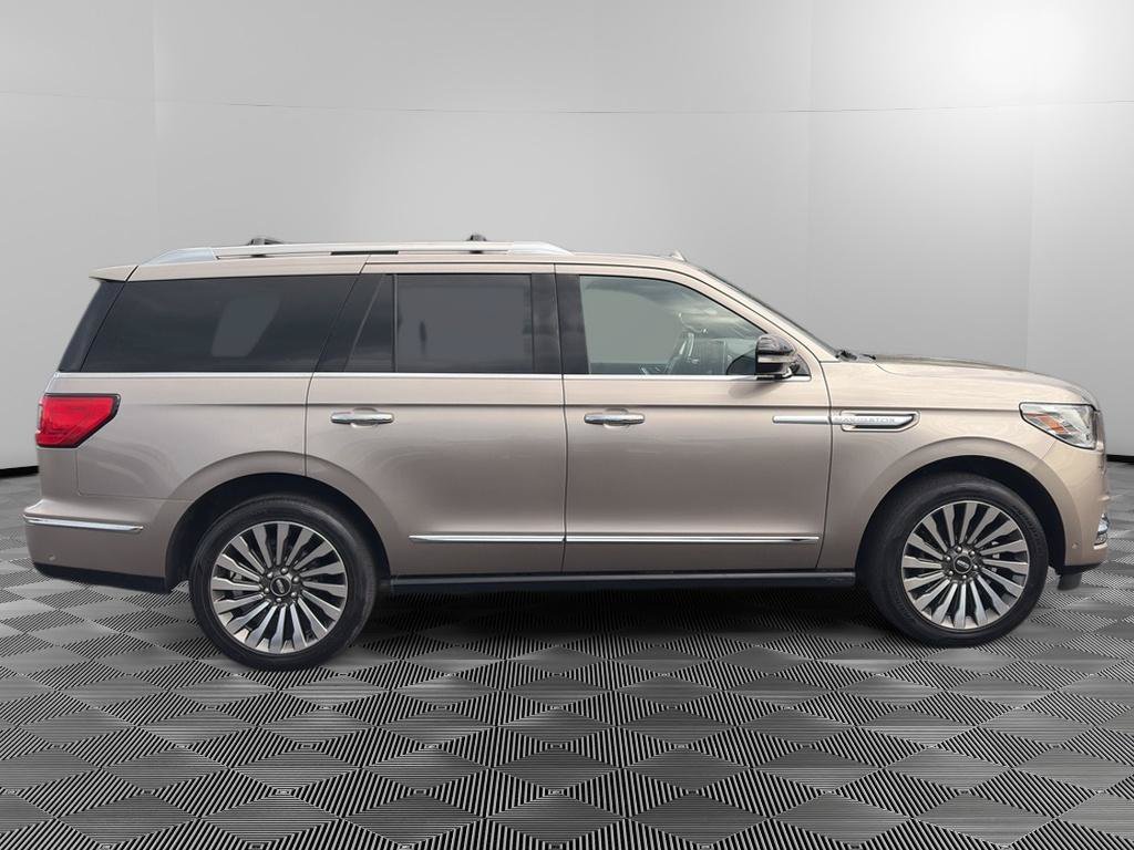 Used 2019 Lincoln Navigator Reserve AWD/4WD image 8