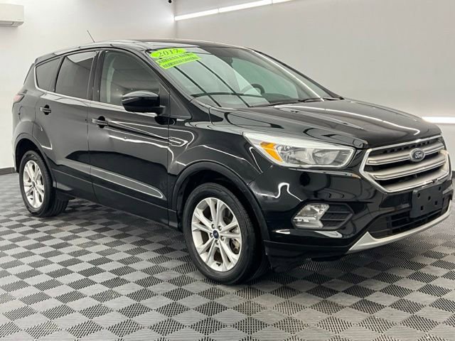 Used 2017 Ford Escape SE w/ SE Cold Weather Package AWD/4WD image 3