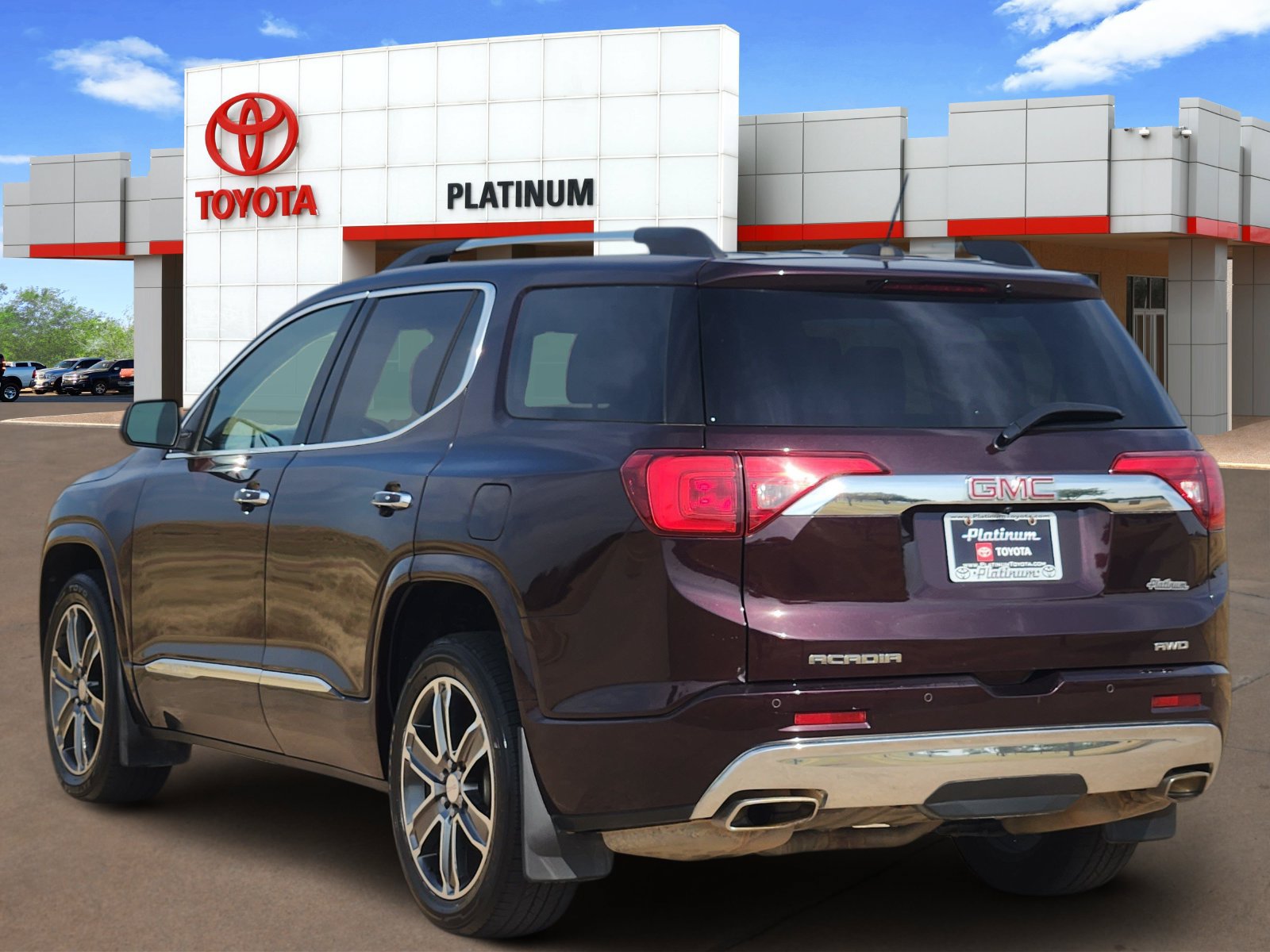 Used 2017 GMC Acadia Denali AWD/4WD image 5