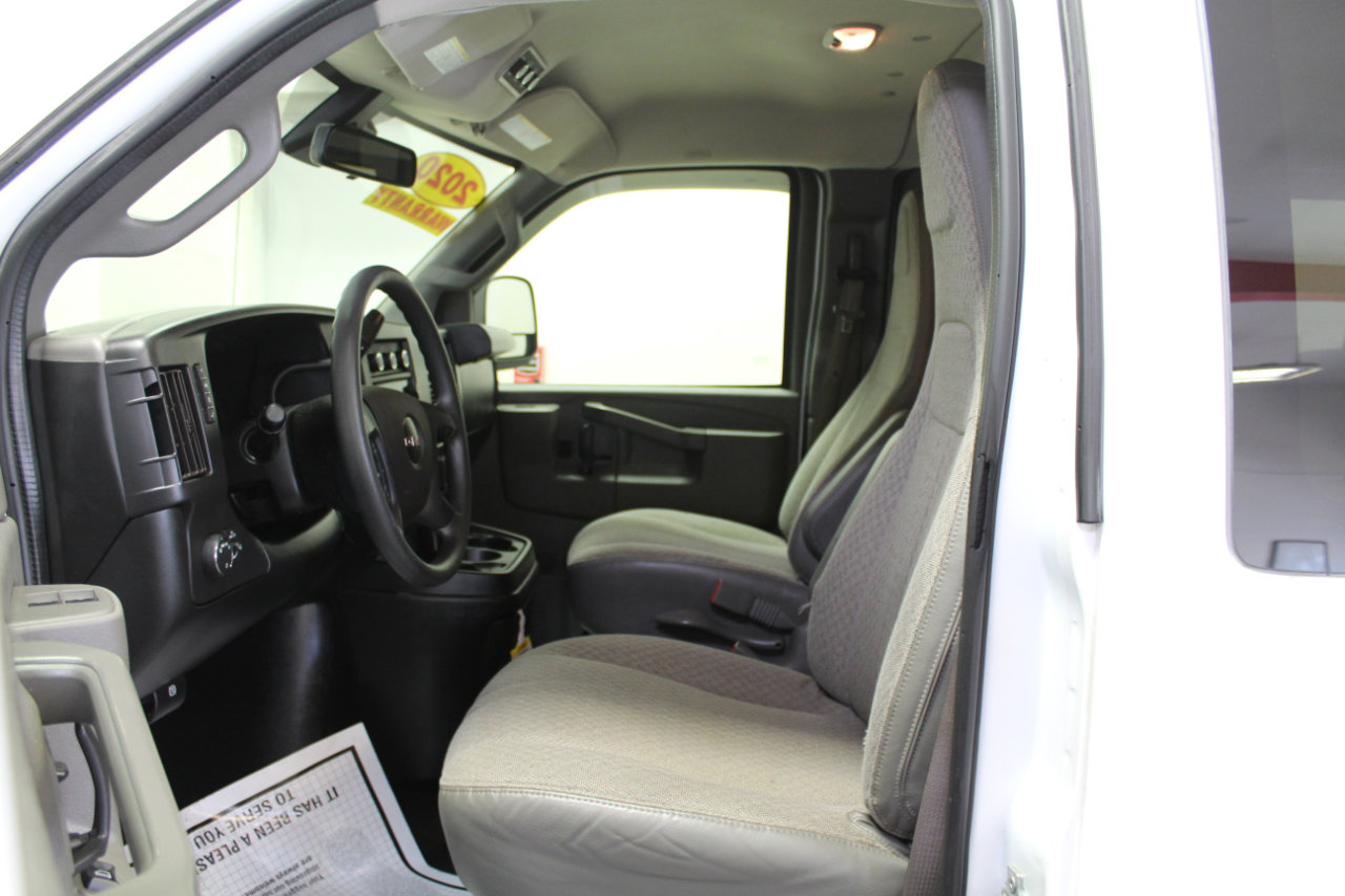 Used 2020 GMC Savana 3500 LT w/ LT Preferred Equipment Group image 17