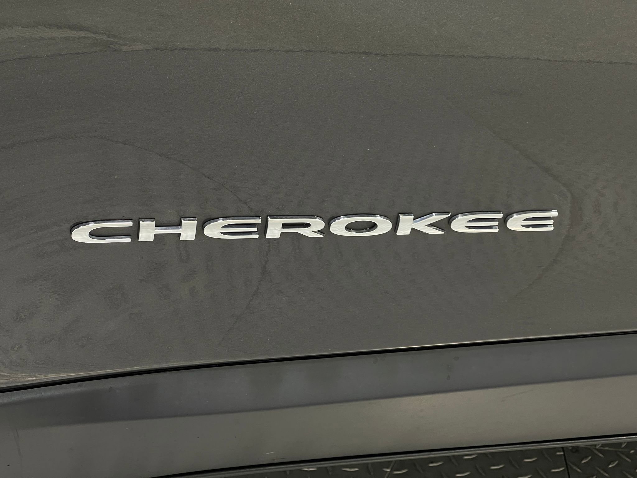 Used 2021 Jeep Cherokee Limited image 39