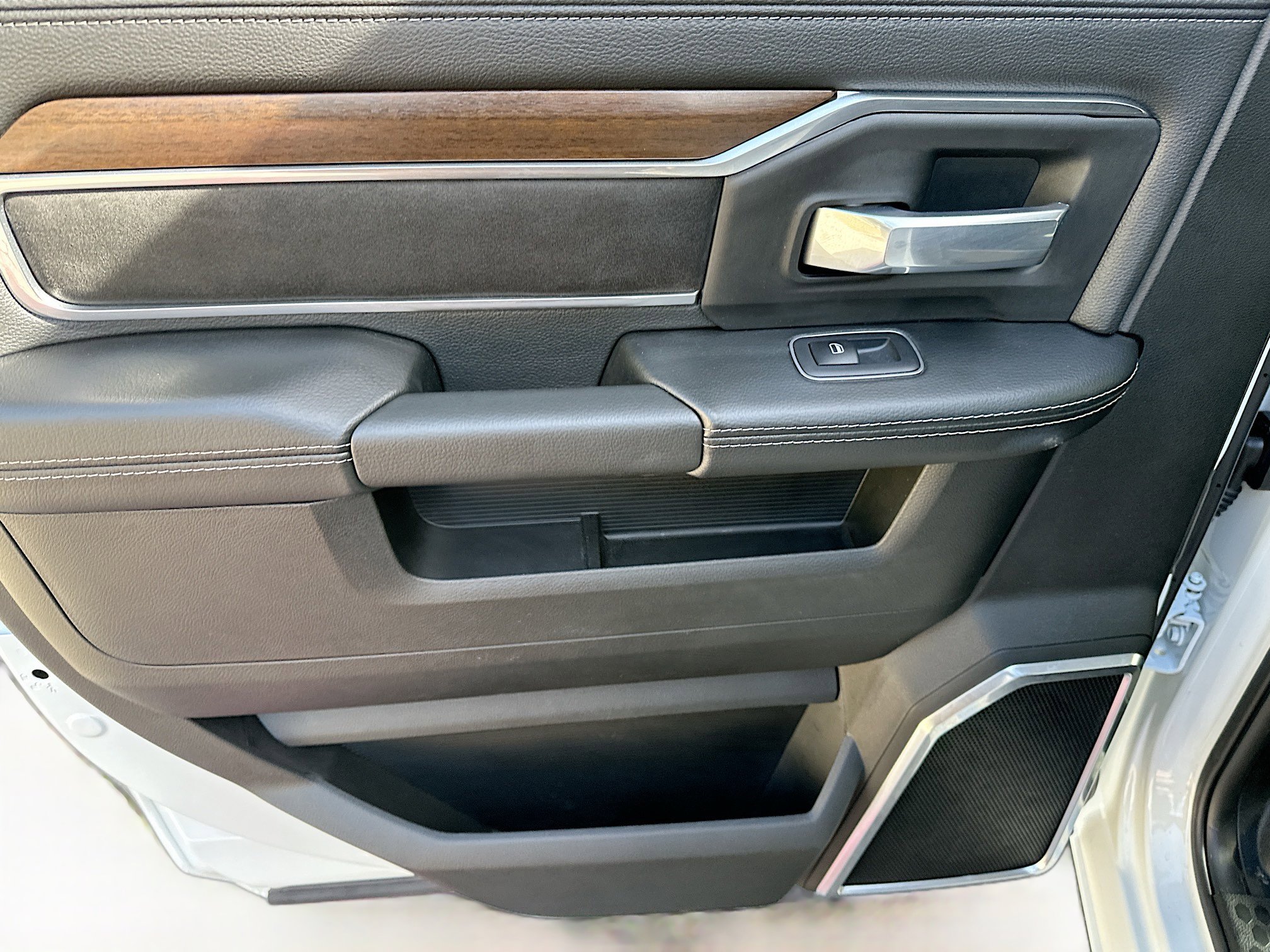 Used 2024 RAM 2500 Laramie image 26