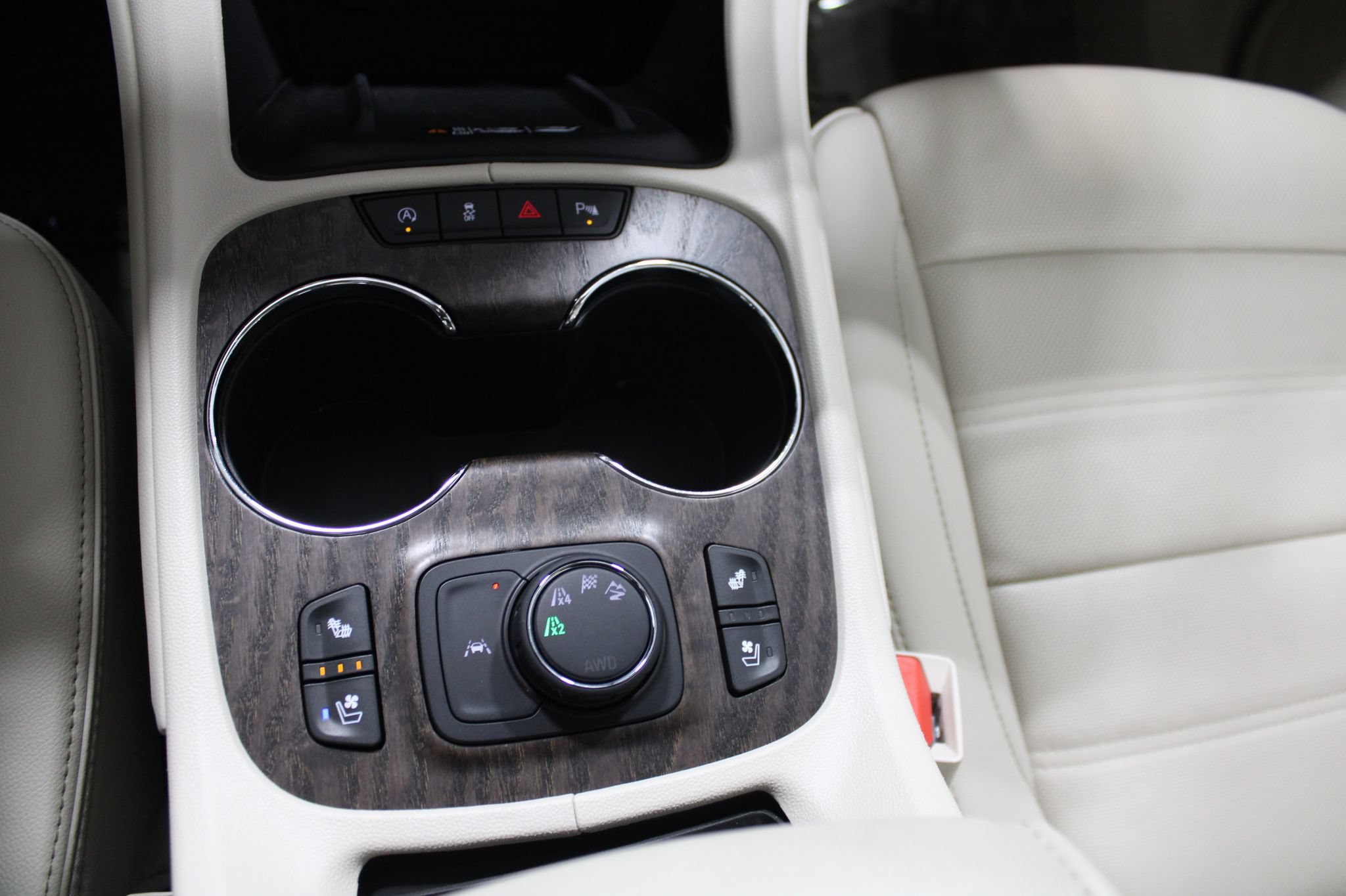 Used 2023 GMC Acadia Denali AWD/4WD image 36