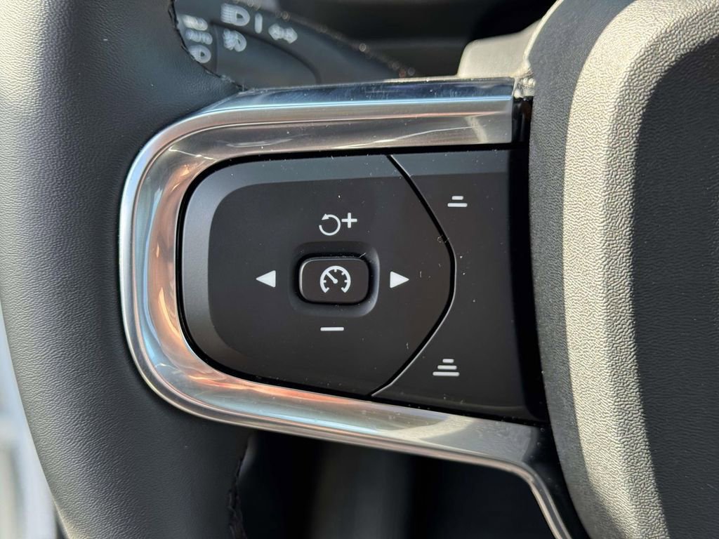 Certified 2026 Volvo XC40 B5 Plus w/ Protection Package Premier image 19