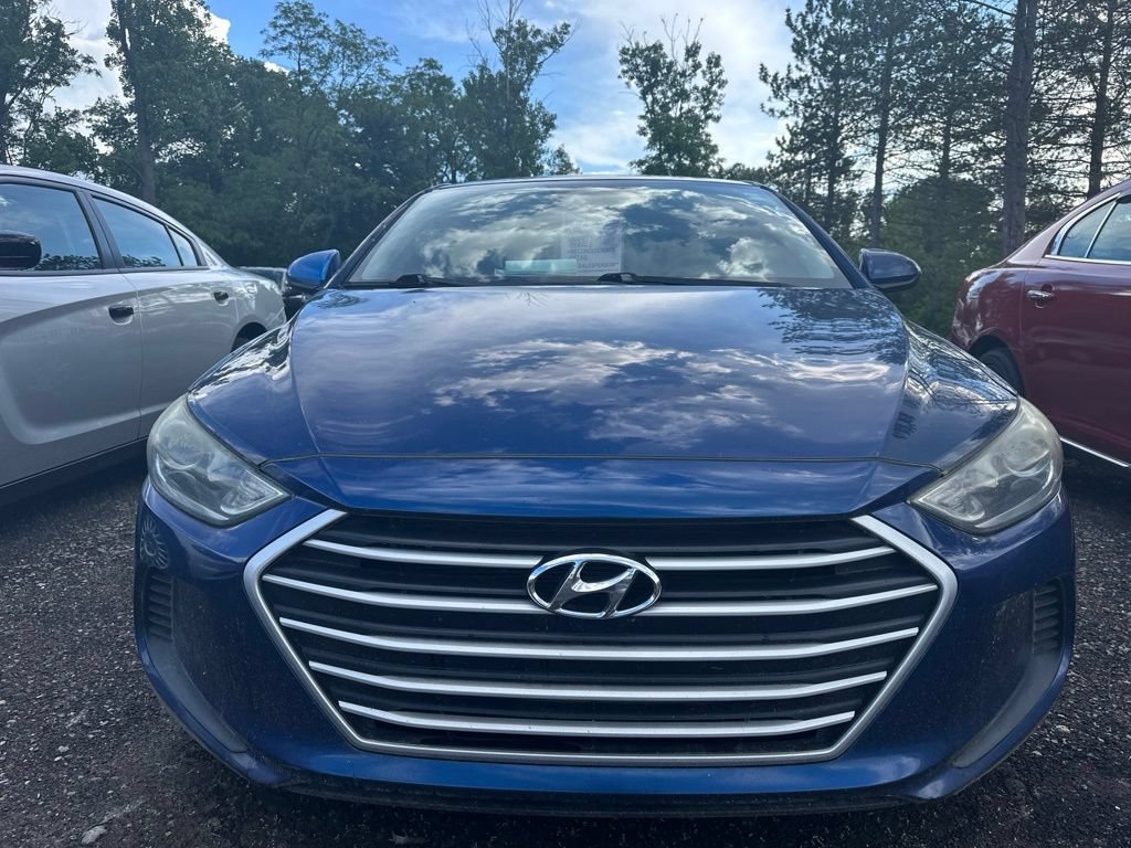 Used 2017 Hyundai Elantra SE FWD image 2