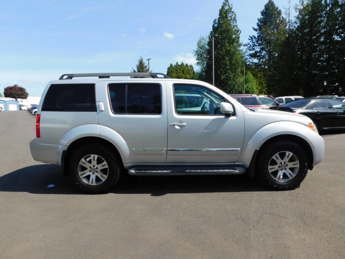 Used 2011 Nissan Pathfinder Silver AWD/4WD image 22