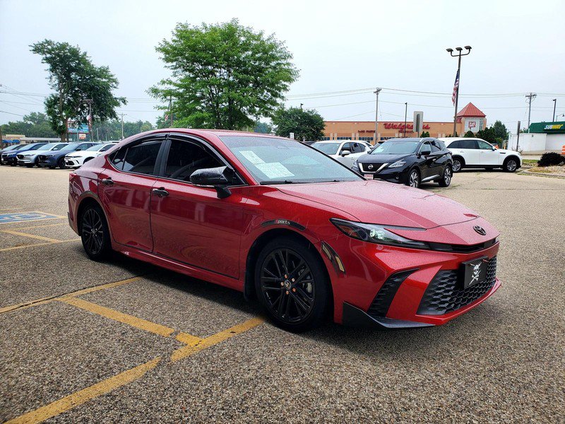 Used 2025 Toyota Camry SE FWD image 3