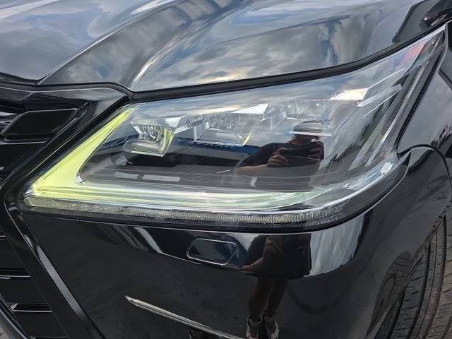 Used 2019 Lexus LX 570 4WD w/ Luxury Package image 34