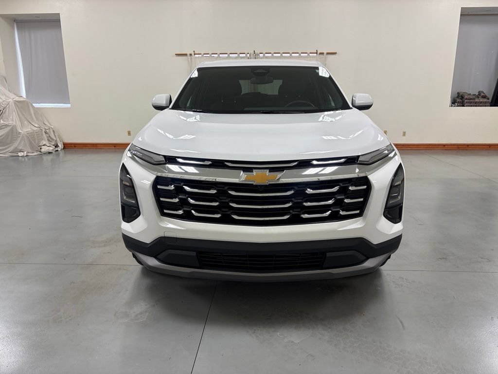 Used 2026 Chevrolet Equinox LT AWD/4WD image 3