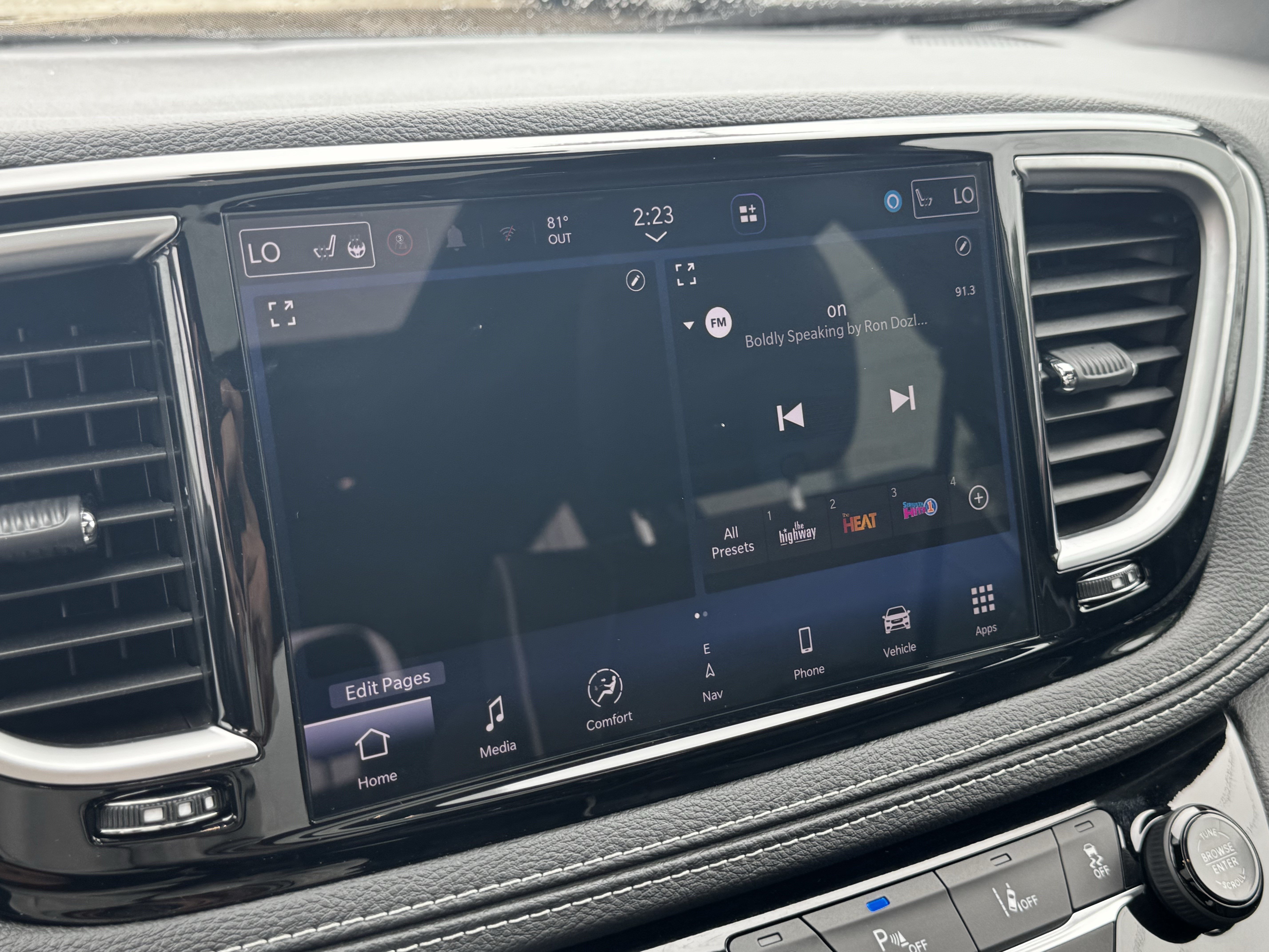 Used 2026 Chrysler Pacifica Limited FWD image 18