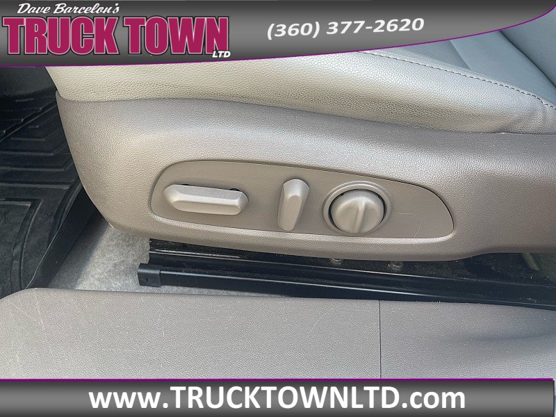 Used 2017 Chevrolet Malibu LT w/ Leather Package FWD image 32