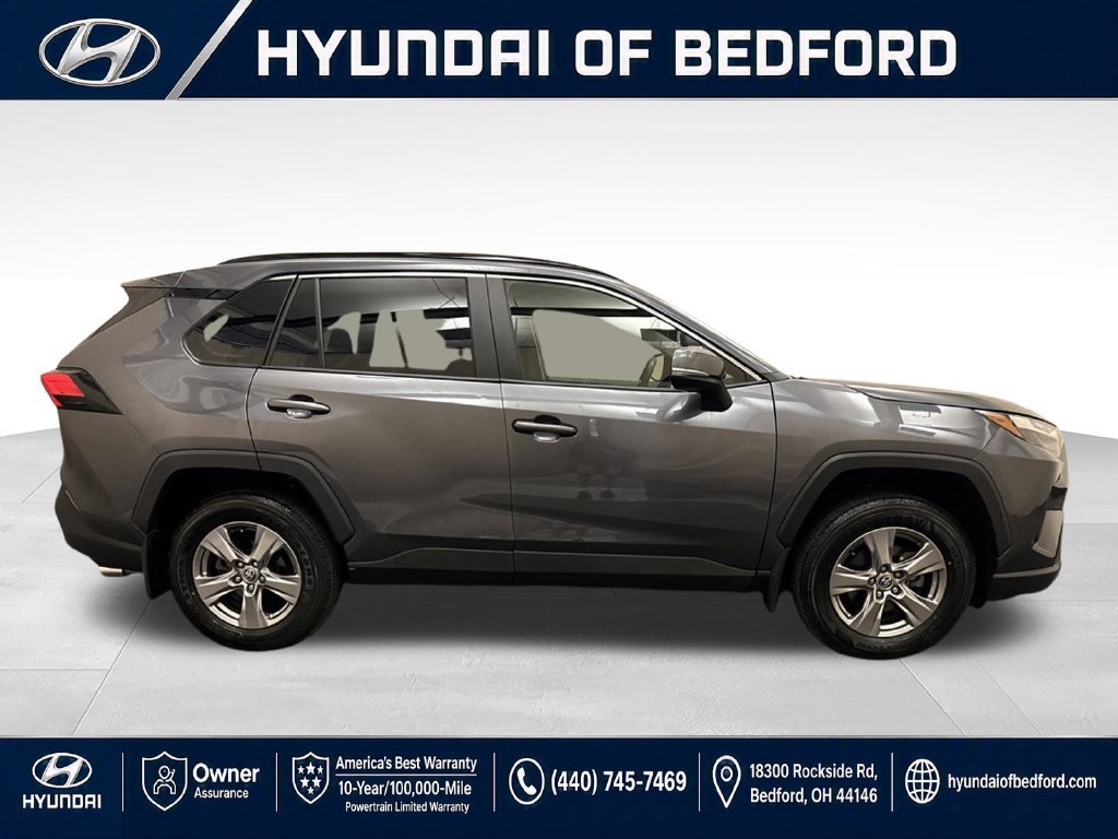 Used 2025 Toyota RAV4 LE AWD/4WD image 4