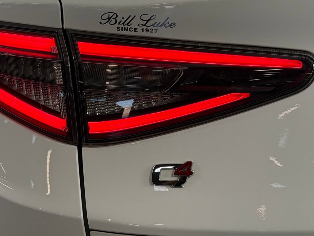 Used 2024 Alfa Romeo Stelvio Veloce image 12