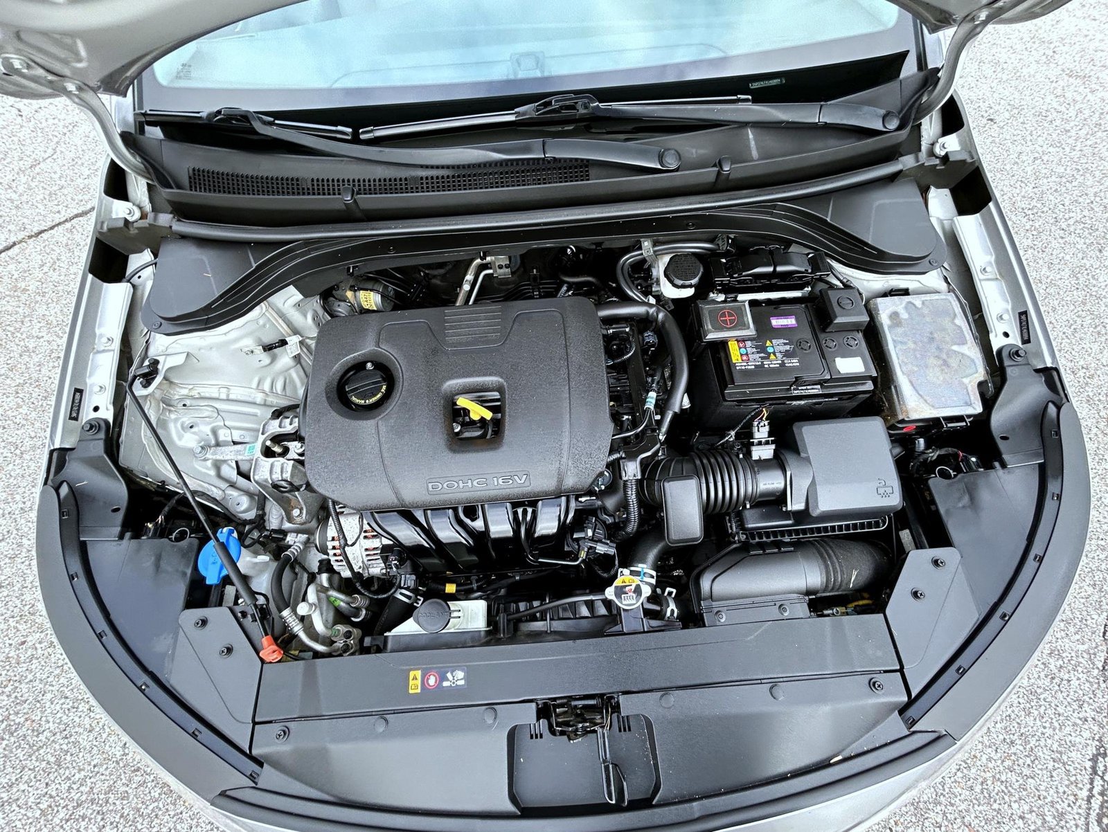 Used 2020 Hyundai Elantra SE FWD image 25