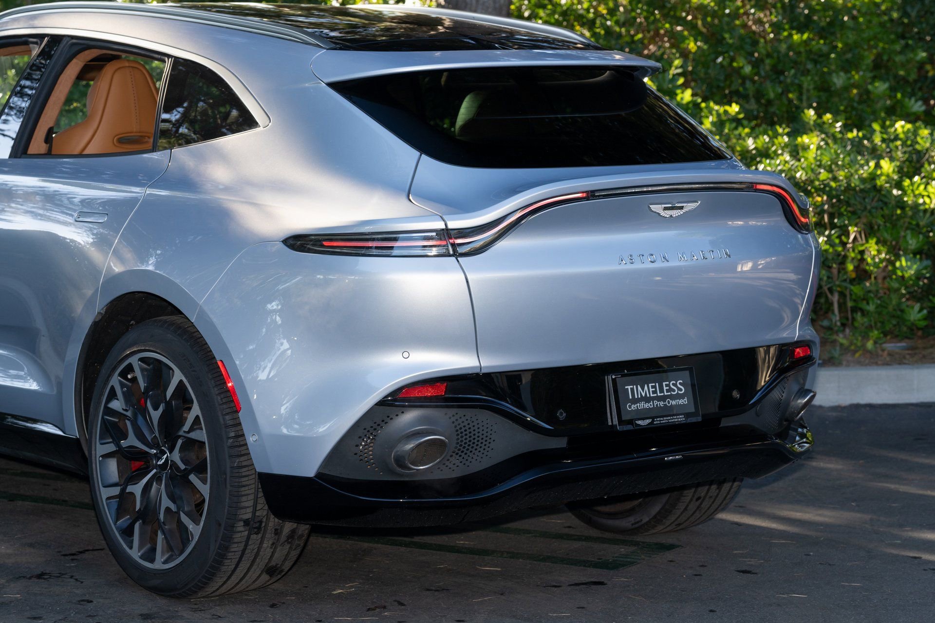 Used 2021 Aston Martin DBX image 24