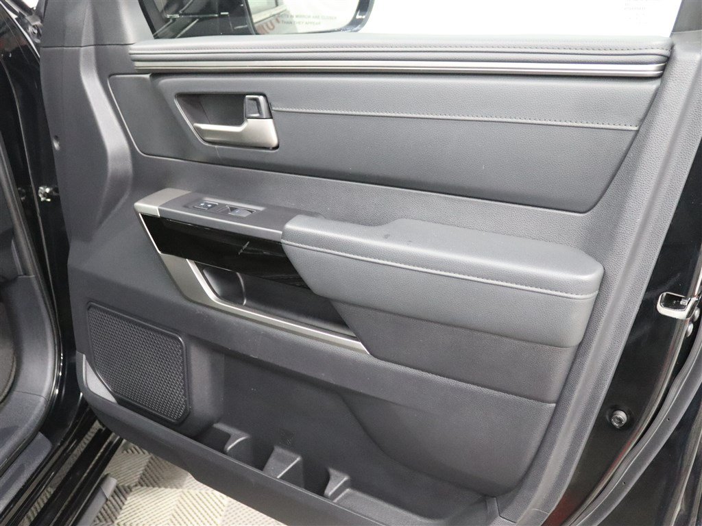 Used 2023 Toyota Tundra Limited AWD/4WD image 29