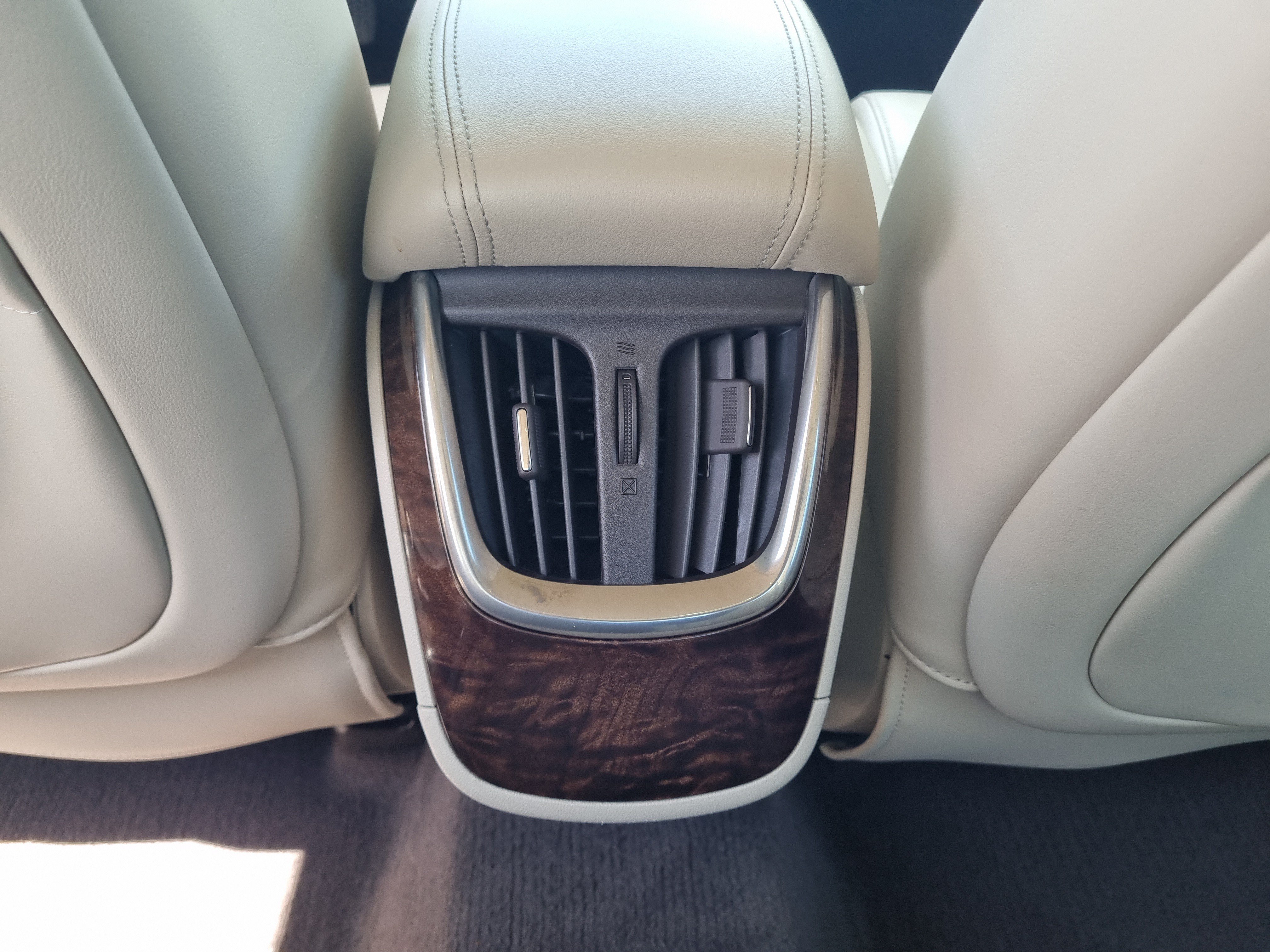 Used 2014 Buick LaCrosse Leather FWD image 20