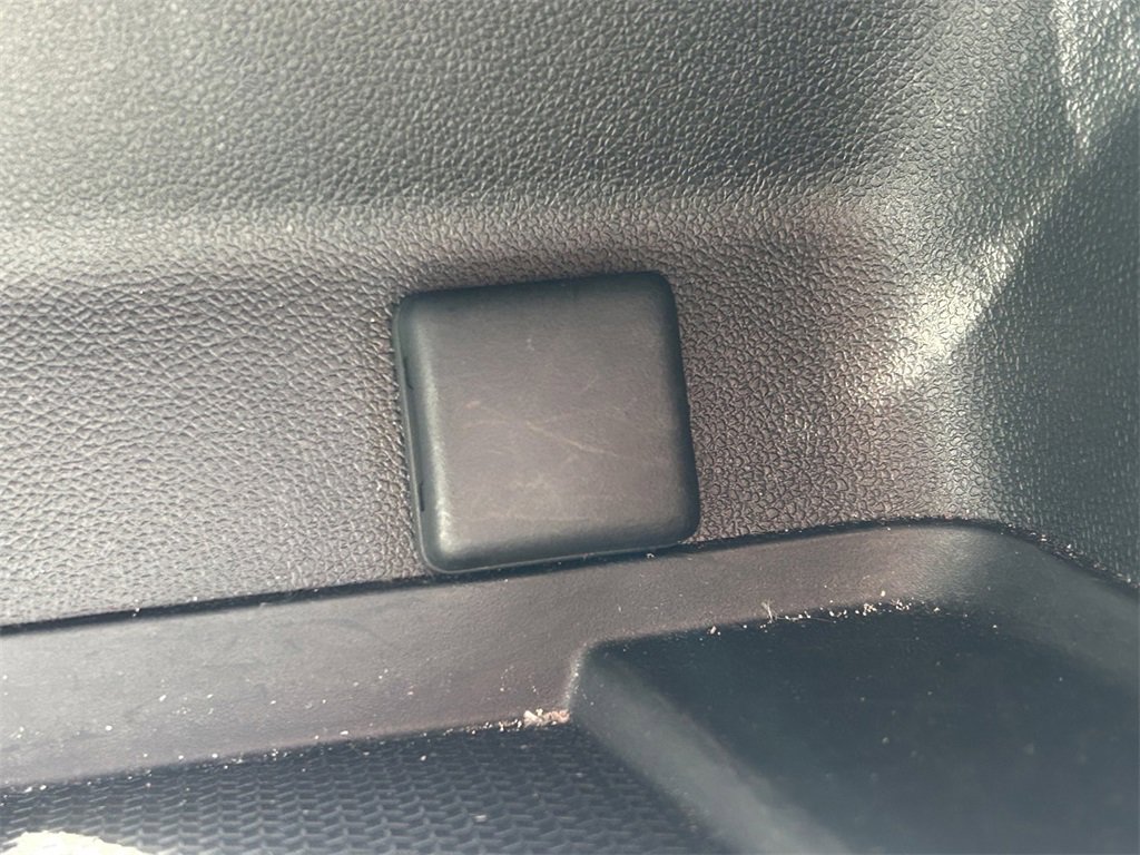 Used 2025 Chevrolet Traverse LT image 31