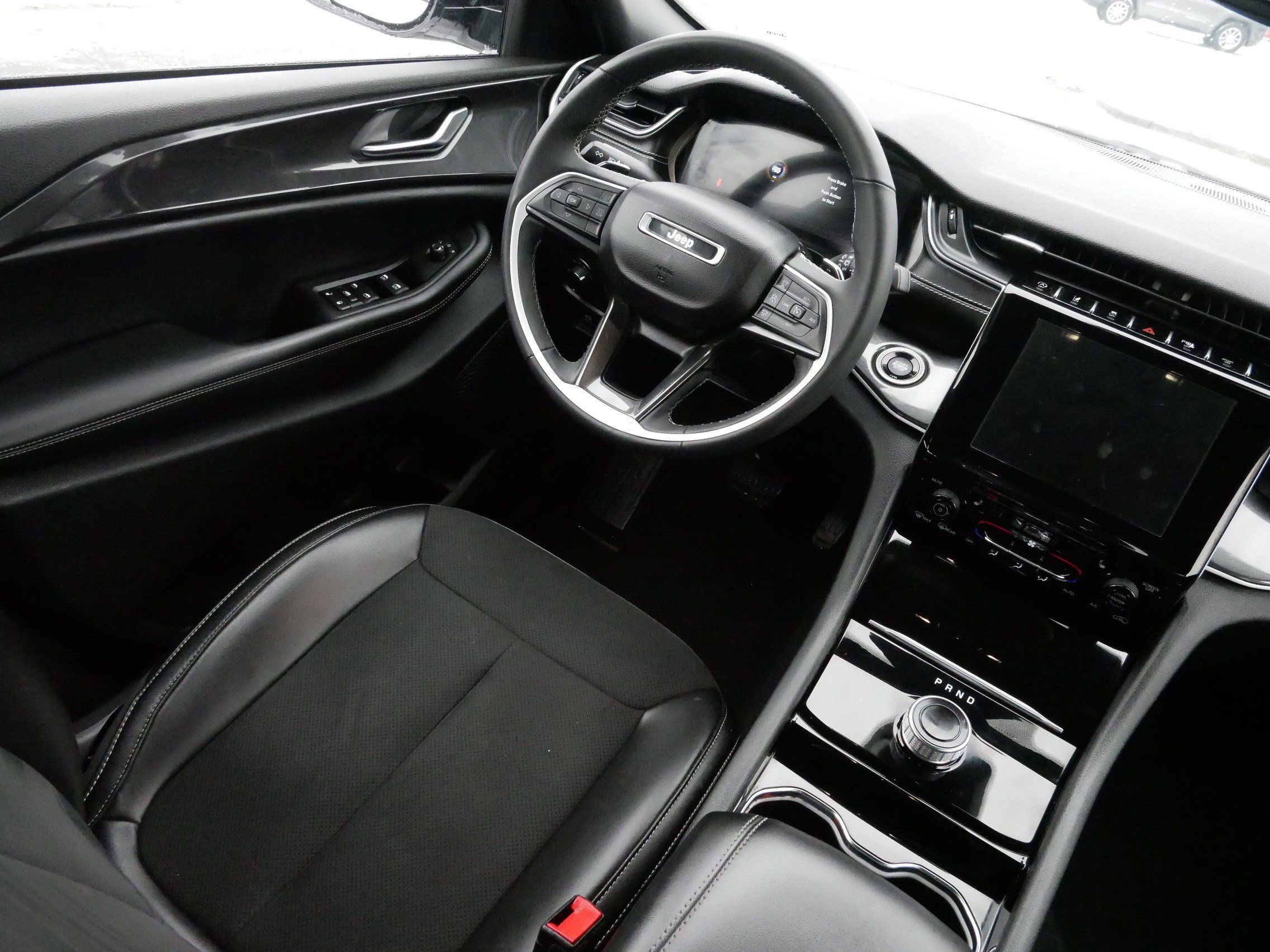 Used 2023 Jeep Grand Cherokee Altitude image 9