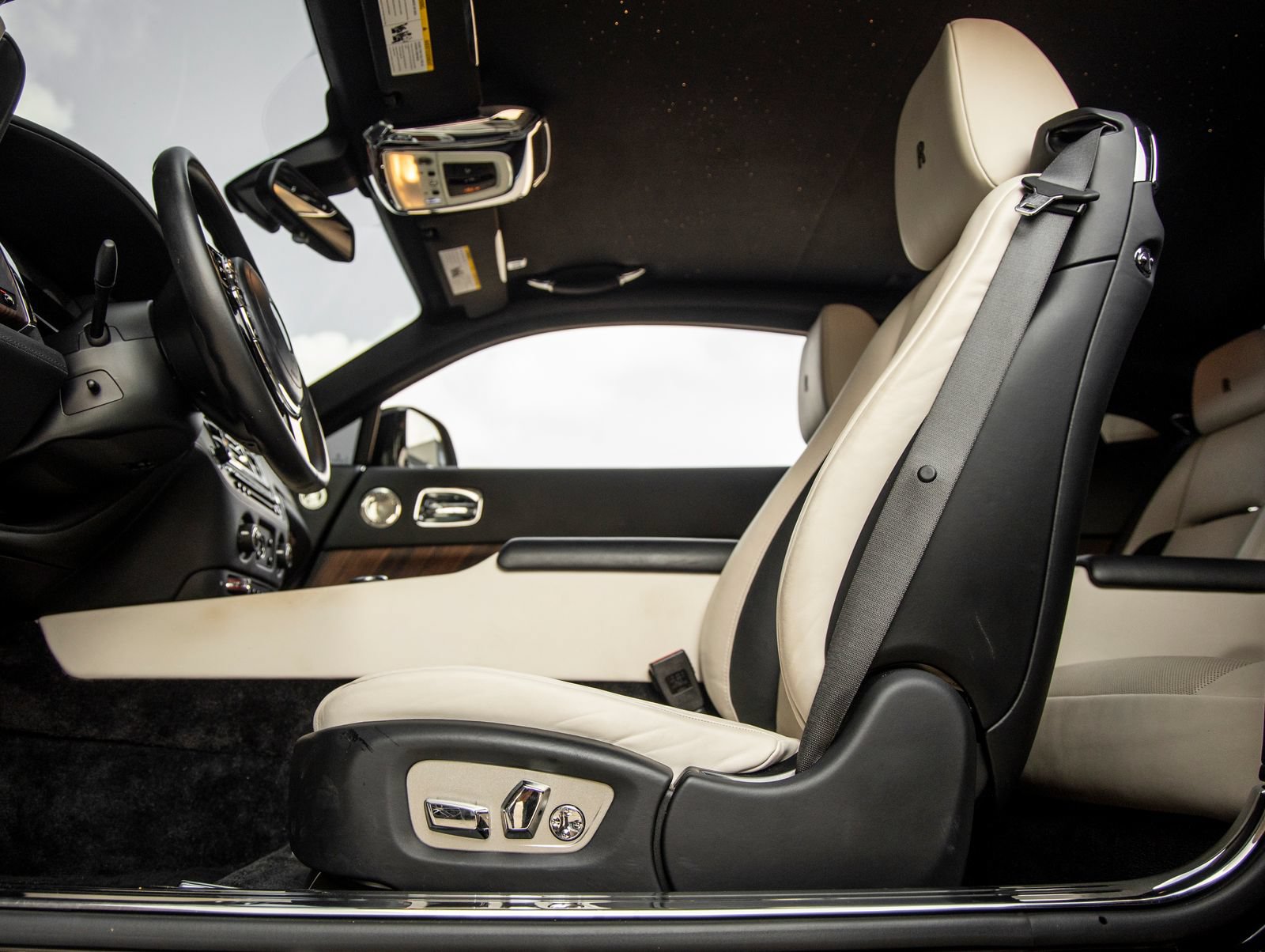 Used 2019 Rolls-Royce Wraith RWD image 25