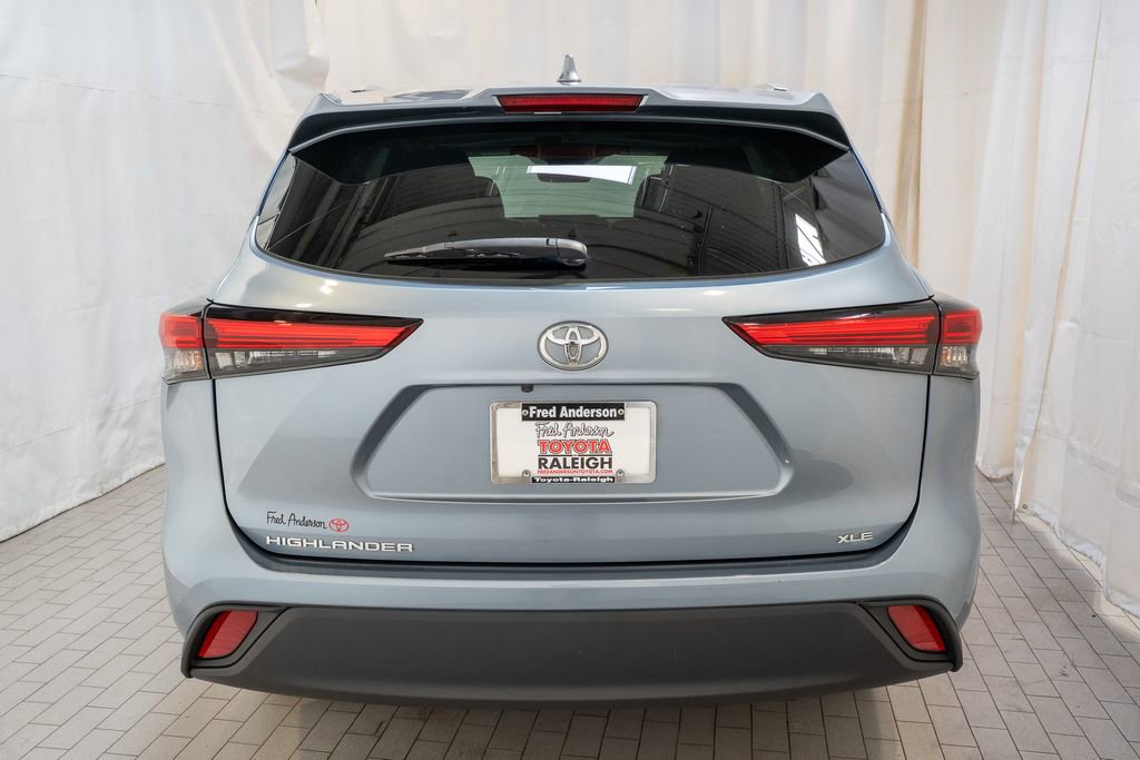 Used 2022 Toyota Highlander XLE image 4