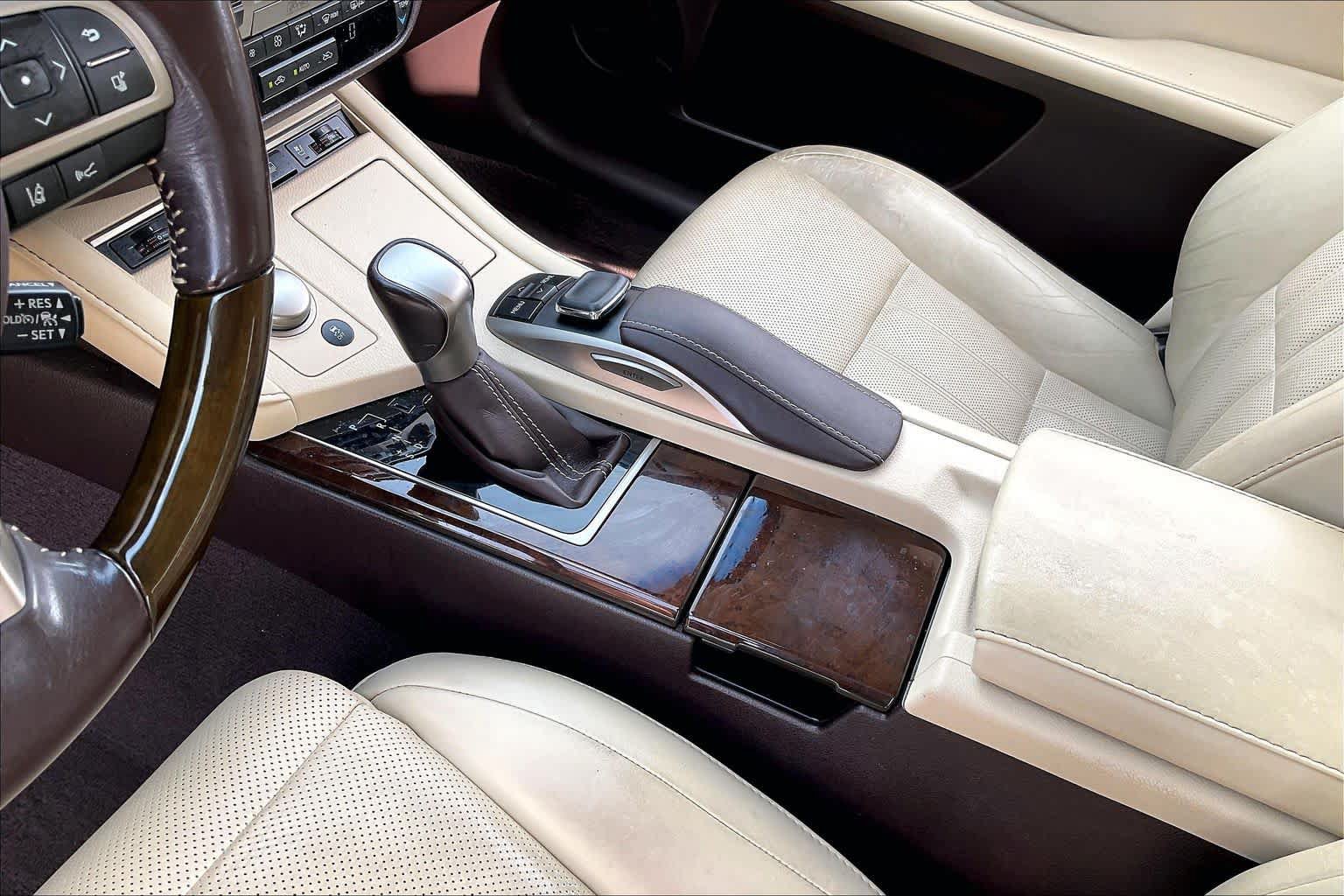 Used 2016 Lexus ES 350 w/ Ultra Luxury Package FWD image 14