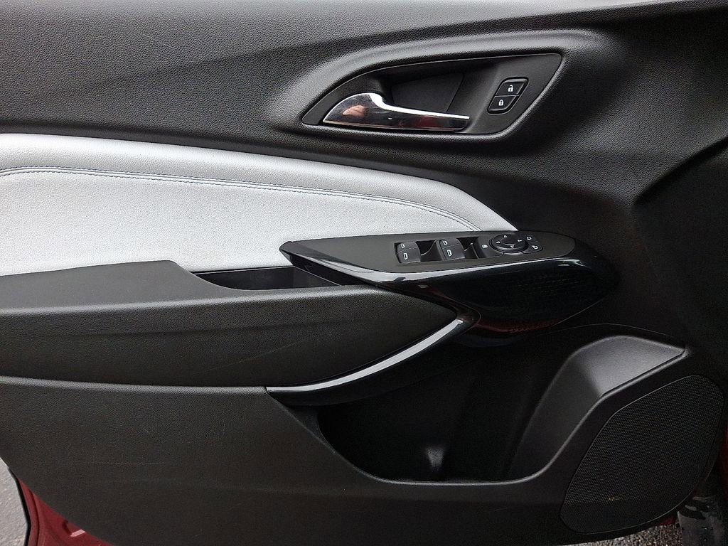 Used 2025 Chevrolet Trax LT image 12