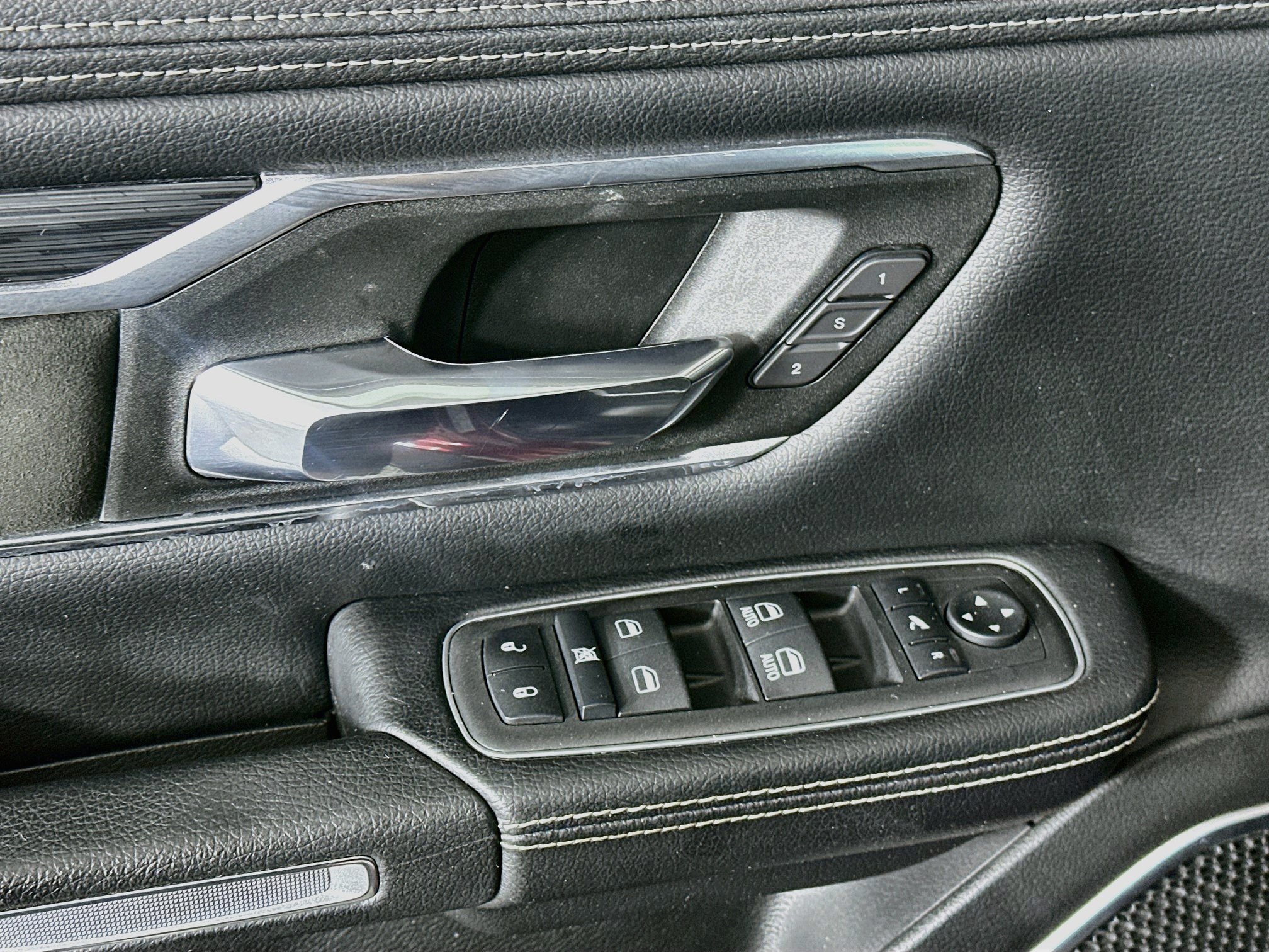 Used 2023 RAM 1500 Laramie AWD/4WD image 15