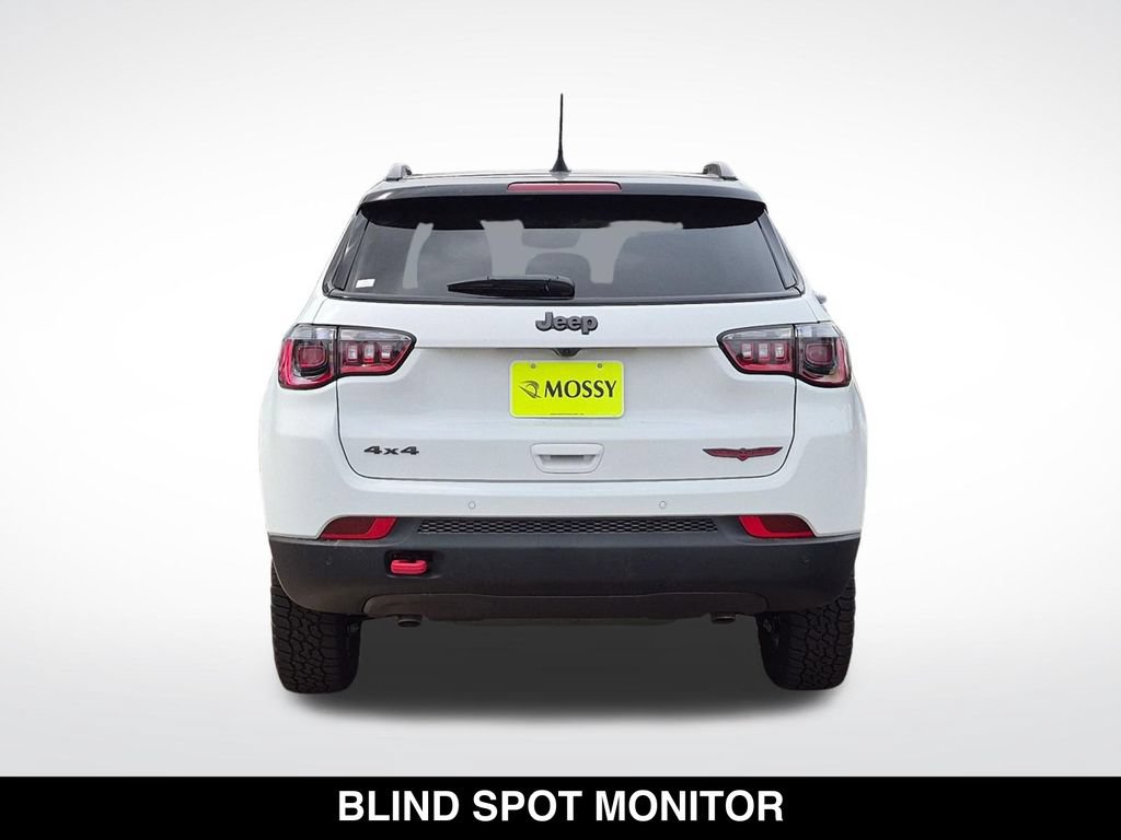 New 2026 Jeep Compass Trailhawk w/ Sun, Sound & Navigation Group AWD/4WD image 8