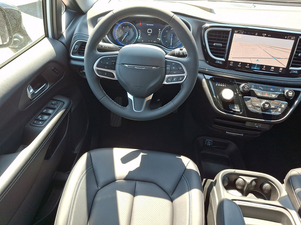 New 2027 Chrysler Pacifica Select AWD/4WD image 9