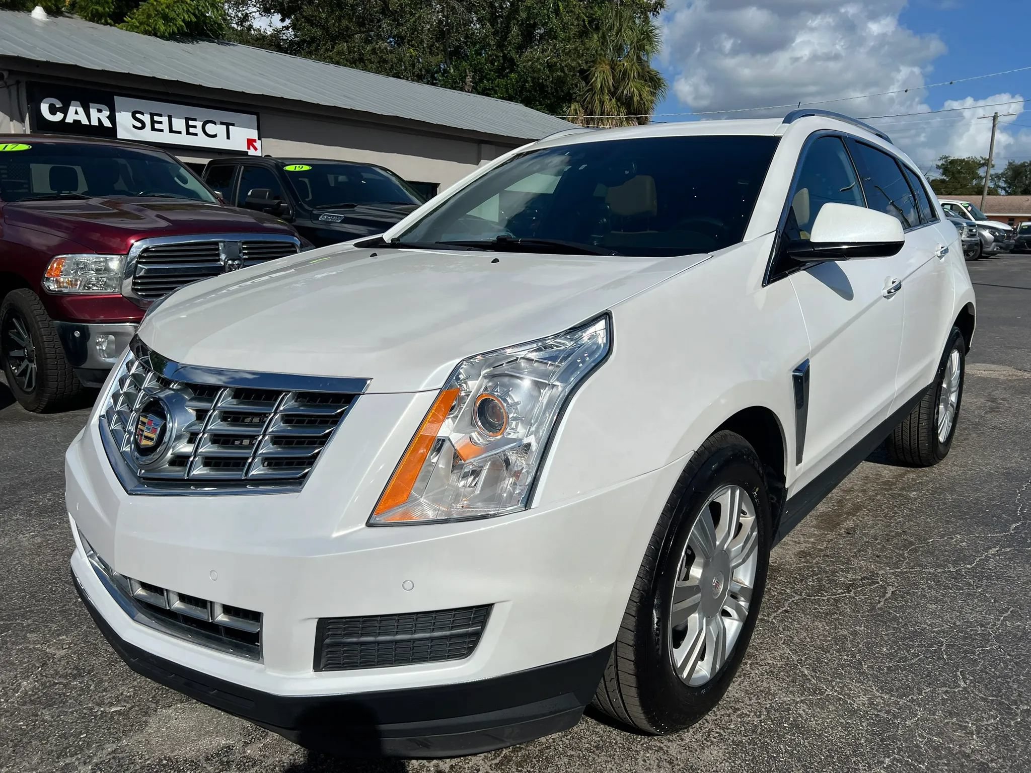 Used 2014 Cadillac SRX Luxury w/ Driver Awareness Package AWD/4WD image 2