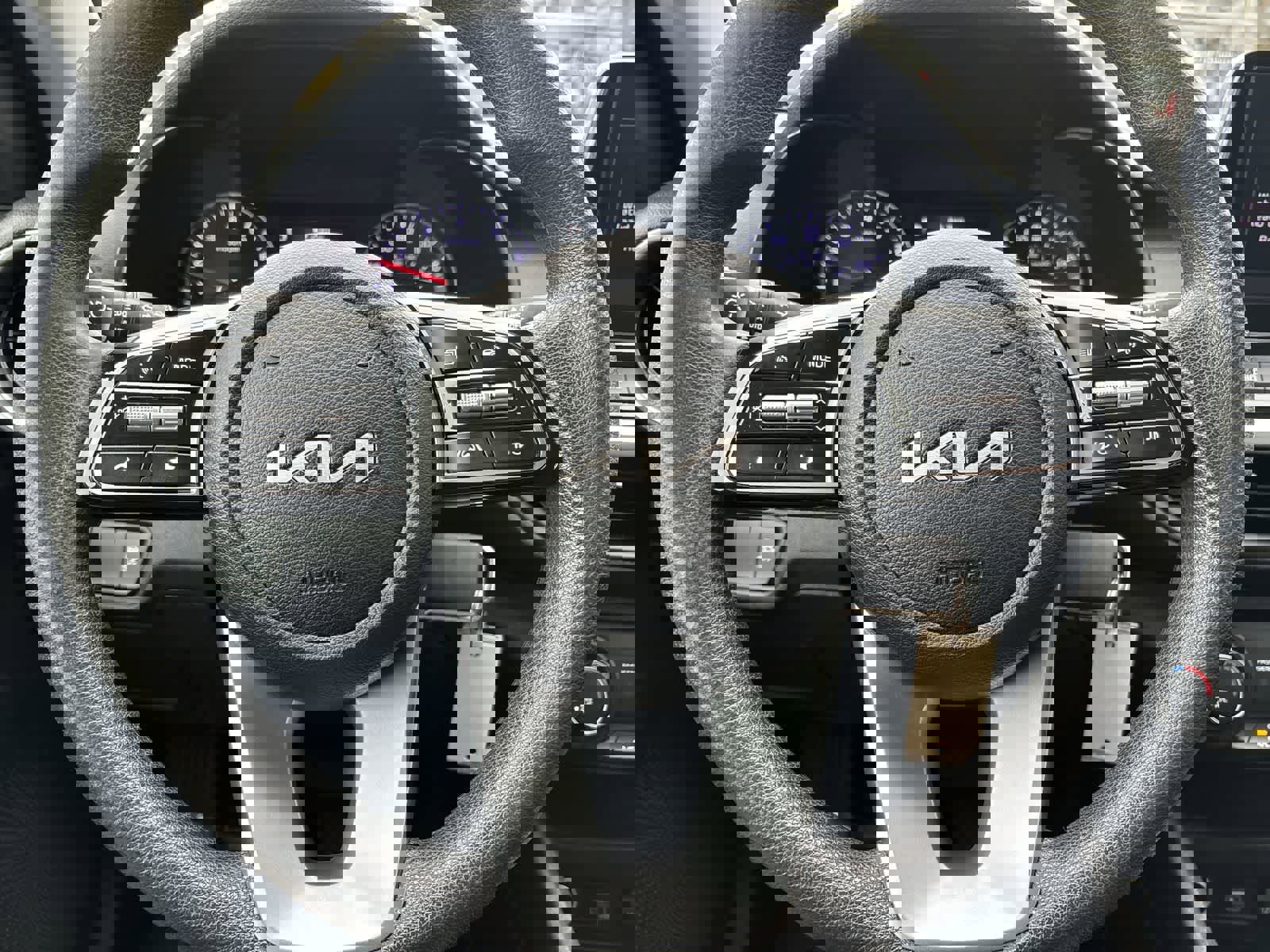 Used 2023 Kia Forte LXS image 11