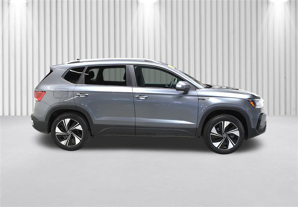 Used 2024 Volkswagen Taos SE AWD/4WD image 2