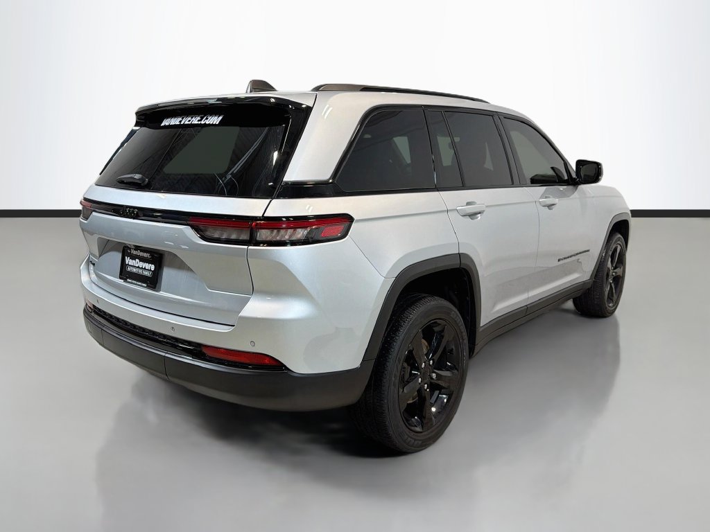 Used 2023 Jeep Grand Cherokee Altitude AWD/4WD image 9