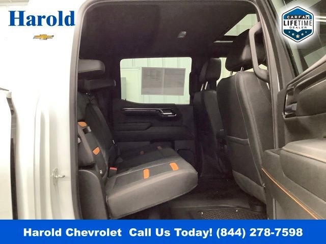 Used 2024 GMC Sierra 1500 AT4 w/ AT4 Preferred Package image 9