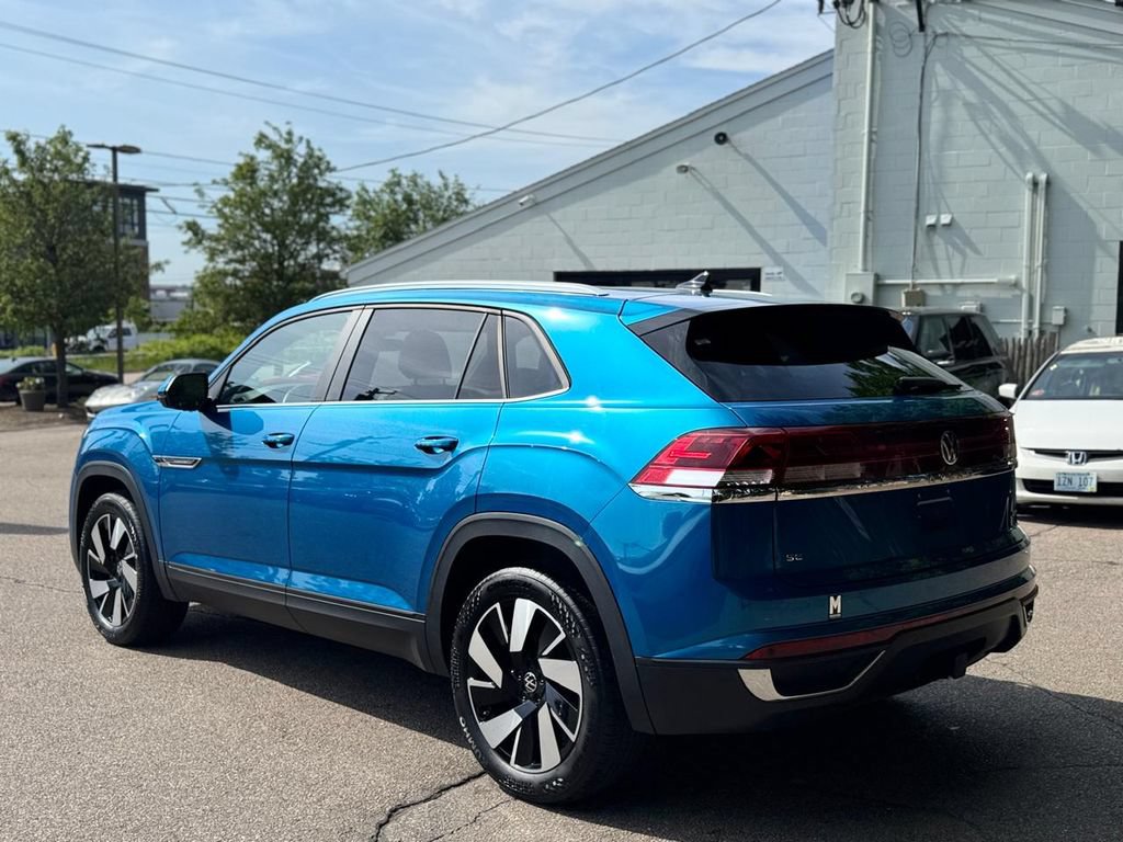 Used 2024 Volkswagen Atlas Cross Sport SE w/ Panoramic Sunroof Package AWD/4WD image 4