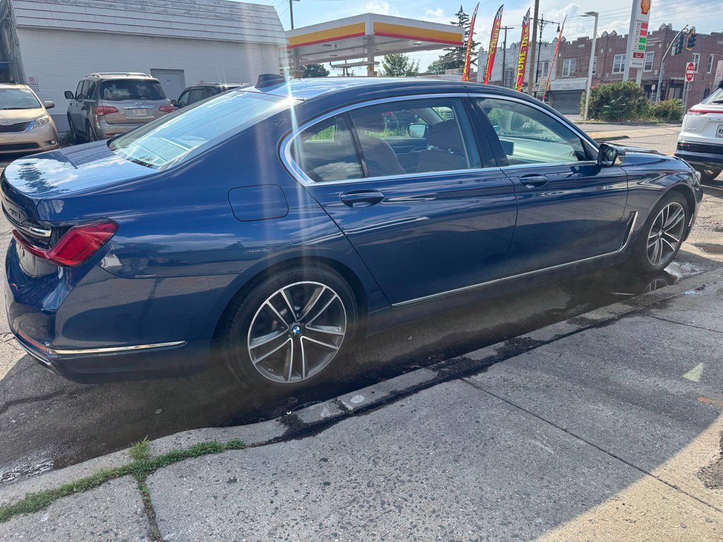 Used 2022 BMW 750i xDrive w/ Executive Package AWD/4WD image 6