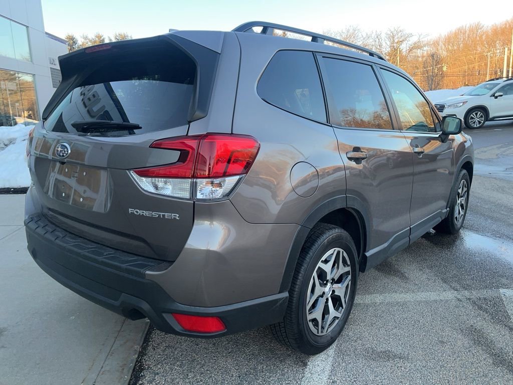Used 2022 Subaru Forester Premium image 3