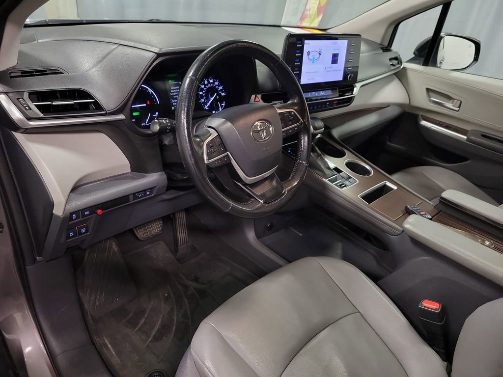 Used 2021 Toyota Sienna XLE AWD/4WD image 13
